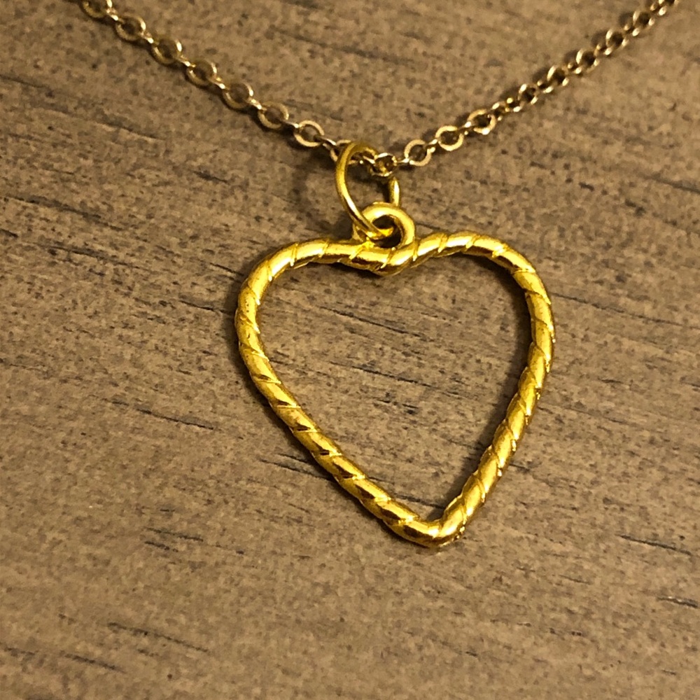Gold Tone Heart Pendant Necklace - Picture 3 of 9